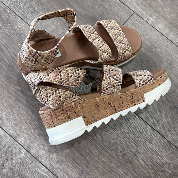 STEVE MADDEN • Beige Tone Ankle Strap Wedge Sandal • sz 7 - Picture 6 of 8